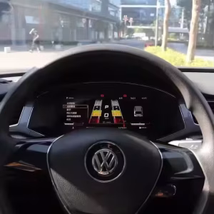 Đã lắp đặt cụm đồng hồ kỹ thuật số Volkswagen Passat 2016–2017 với màn hình LCD IPS 12,3 inch trên bảng điều khiển trong khoang lái