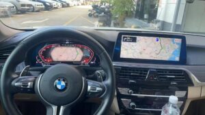 Cụm đồng hồ kỹ thuật số BMW F32 lắp đặt tại vị trí taplo nguyên bản