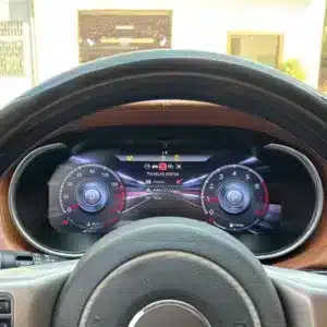 Jeep Grand Cherokee WK2 digital instrument cluster installed view